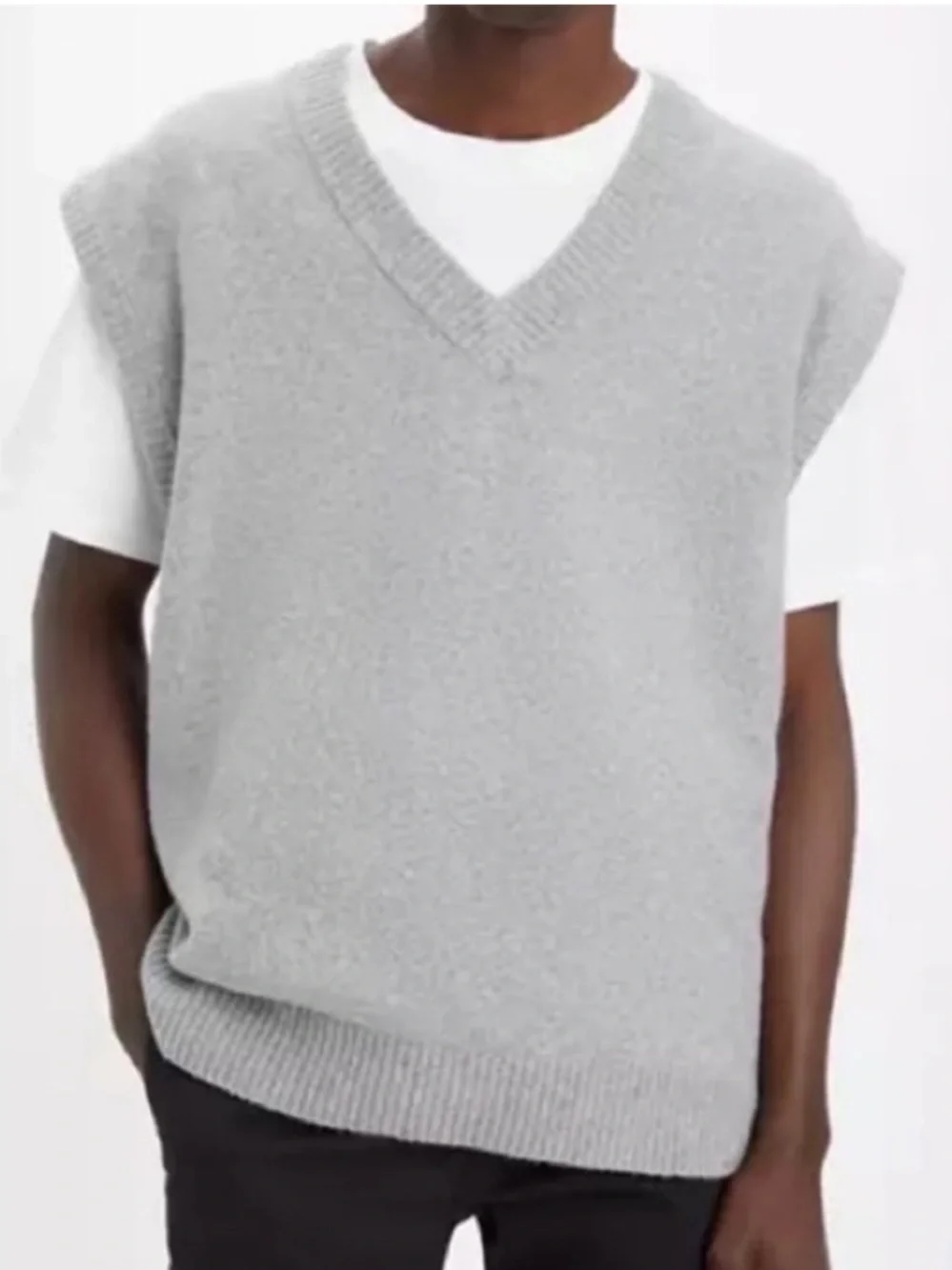 Levi’s XSmall Sweater Vest in Midtone Heather Grey VNeck Sleeveless NWT